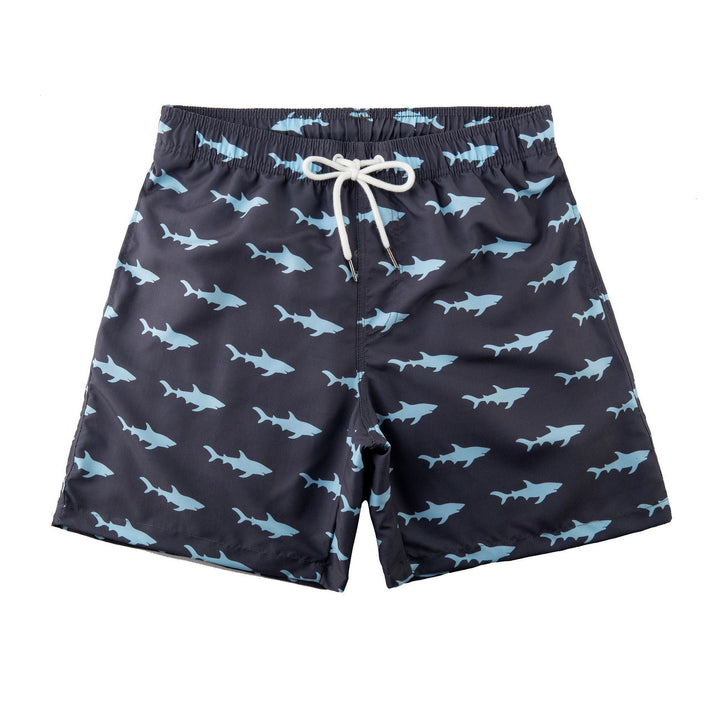 "Modernt designade herrboardshorts med snörning, snabbtorkande material och djärva tryck, perfekta för strandliv."