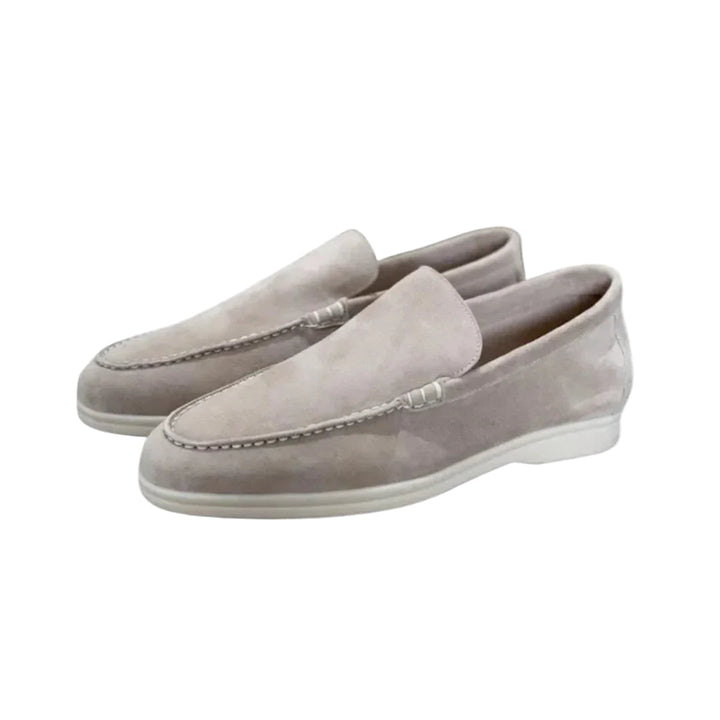 "Mörkblå herrskor i mocka loafer med elegant design för både formella och avslappnade tillfällen."