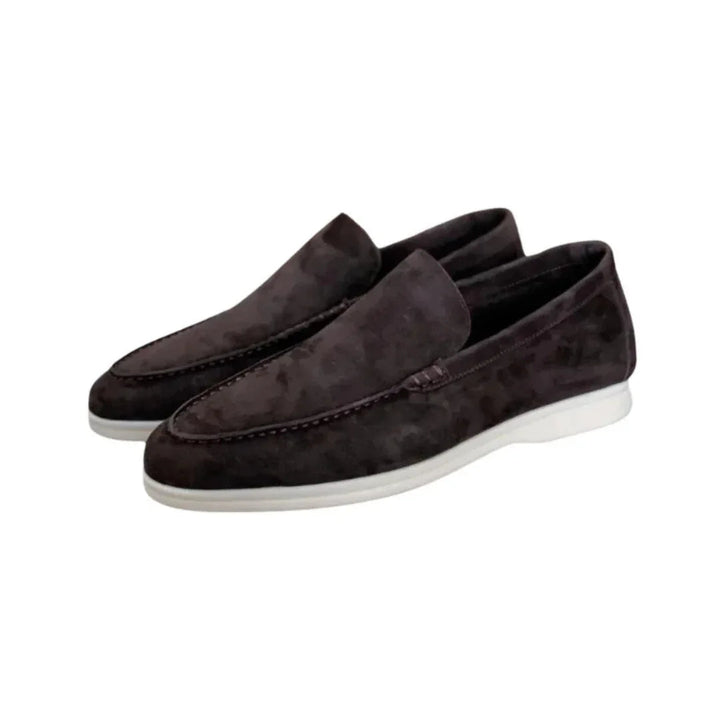 "Mörkblå herrskor i mocka loafer med elegant design för både formella och avslappnade tillfällen."