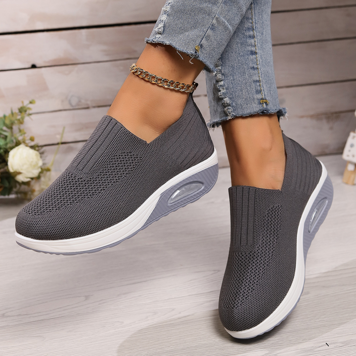 "Ortopediska sneakers för kvinnor, modern design i trendiga färger, erbjuder stöd och komfort för daglig användning."