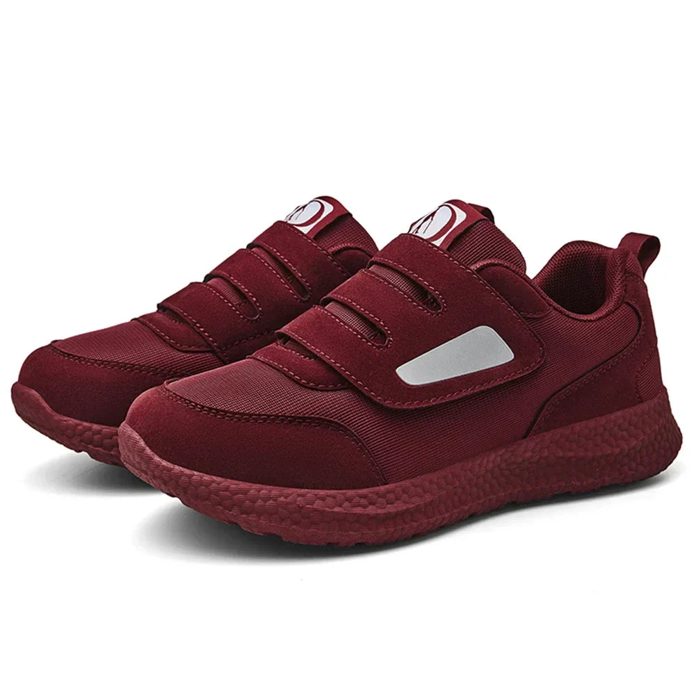 Ortopediska unisex slip-on sneakers för diabetiker med justerbar rem, anti-slip sula, rymlig passform och sportig design.