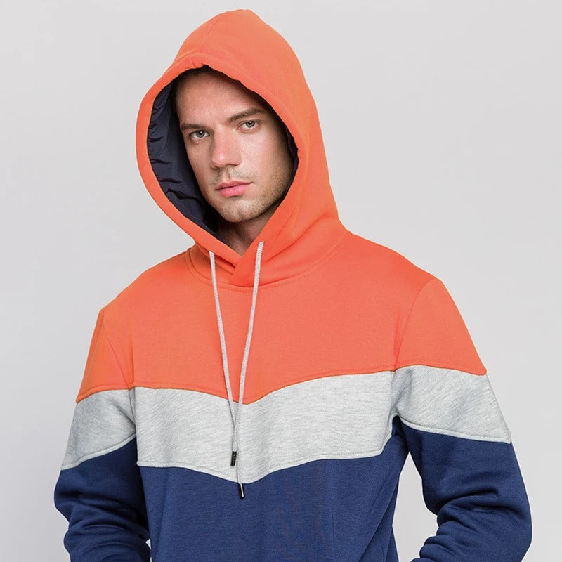 "Patchwork Fleece Hoodie för män i mjuk fleece med unik lapptäcksdesign, perfekt för avslappnad stil och komfort."
