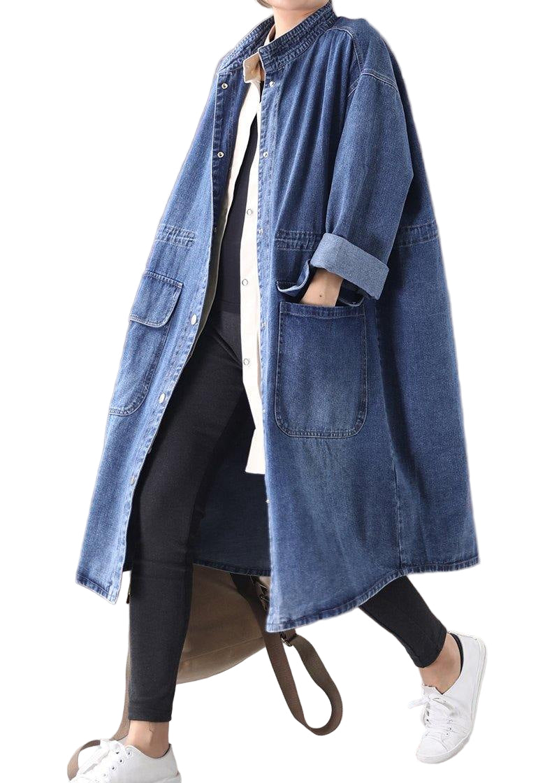 "Plus Size damjacka med ståkrage och dragsko, elegant boxig silhuett, stilfull och bekväm för säsongens skiftningar."