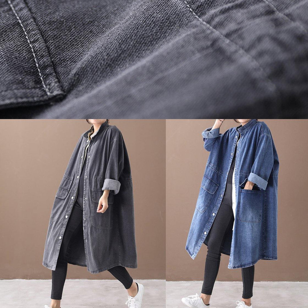 "Plus Size damjacka med ståkrage och dragsko, elegant boxig silhuett, stilfull och bekväm för säsongens skiftningar."