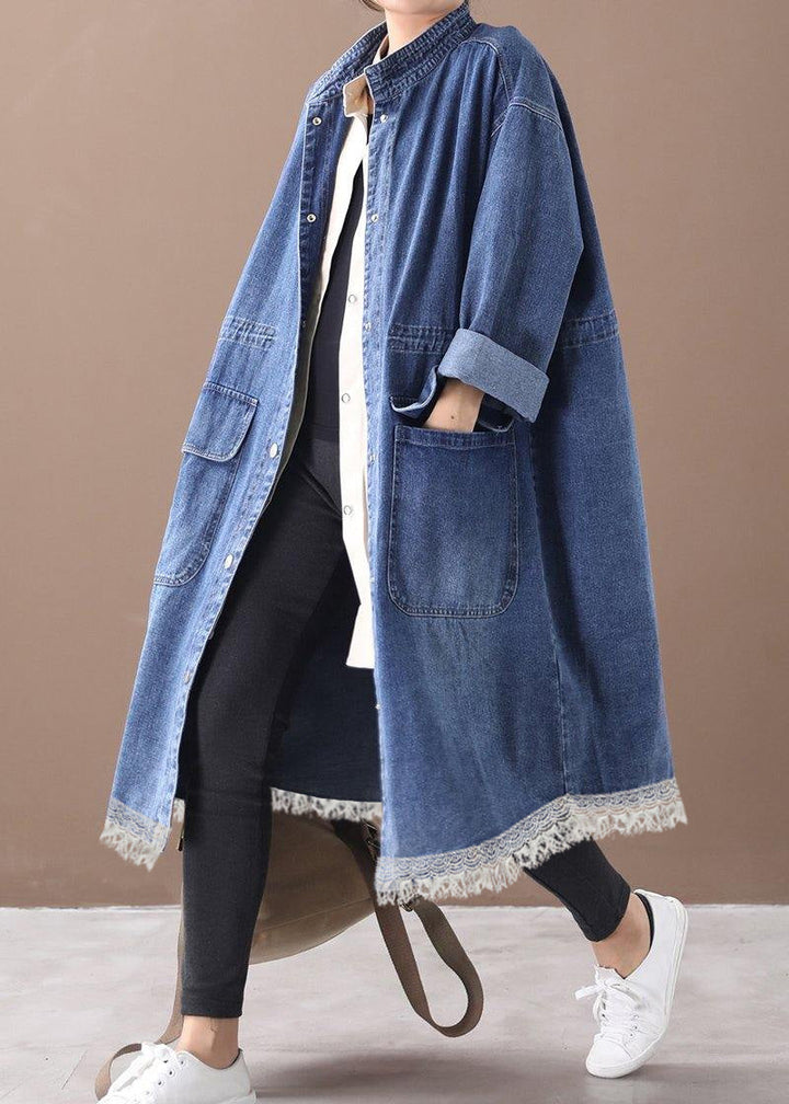 "Plus Size damjacka med ståkrage och dragsko, elegant boxig silhuett, stilfull och bekväm för säsongens skiftningar."