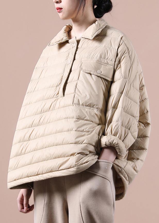 "Plus size vinterjacka för kvinnor, chic design med kavajfickor, bomullsblandning, valbara färger för kalla dagar."