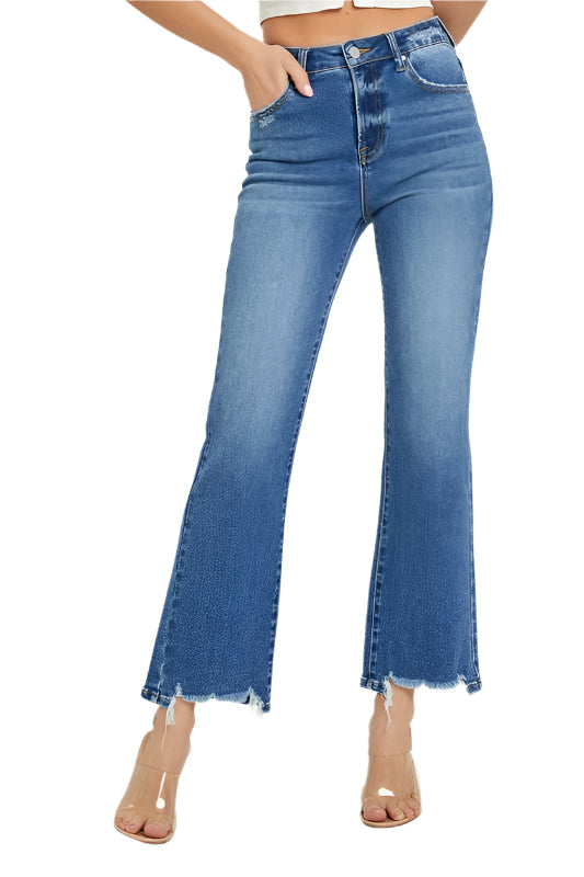 "Raka herrjeans i mörkblå denim med hög midja, ger en smickrande silhuett och tidlös stil. Perfekt för alla tillfällen."