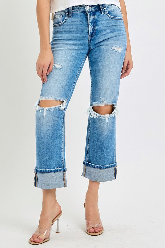 Raka jeans för dam med medelhög midja och cuffs, elegant stil med raka ben. Perfekt för både avslappnad och sofistikerad look
