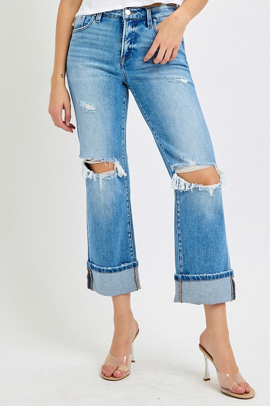 Raka jeans för dam med medelhög midja och cuffs, elegant stil med raka ben. Perfekt för både avslappnad och sofistikerad look