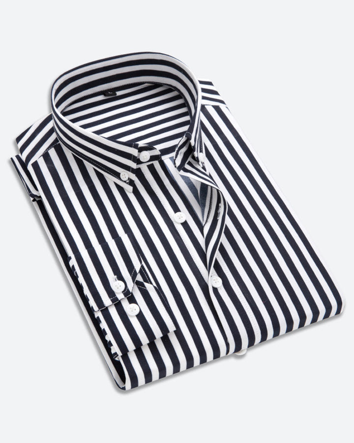 Randig herrskjorta i modern businessstil, mjuk bomullsblandning, elegant och professionell look, perfekt för kontor.
