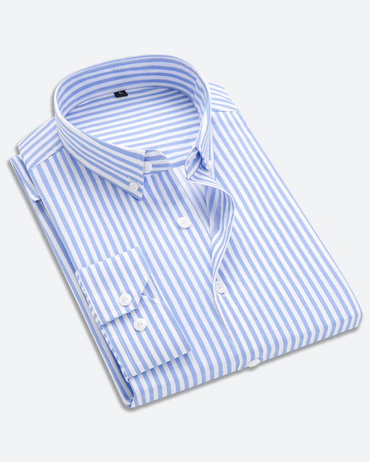 Randig herrskjorta i modern businessstil, mjuk bomullsblandning, elegant och professionell look, perfekt för kontor.