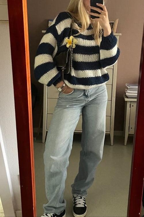 Randig pullover tröja med avslappnad passform och drop shoulder-design för kvinnor. Perfekt för vår- och höstgarderoben.