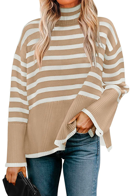 "Randig turtleneck tröja för kvinnor med sidospalt i blågrönt, stilfull design, perfekt för kyligare väder."