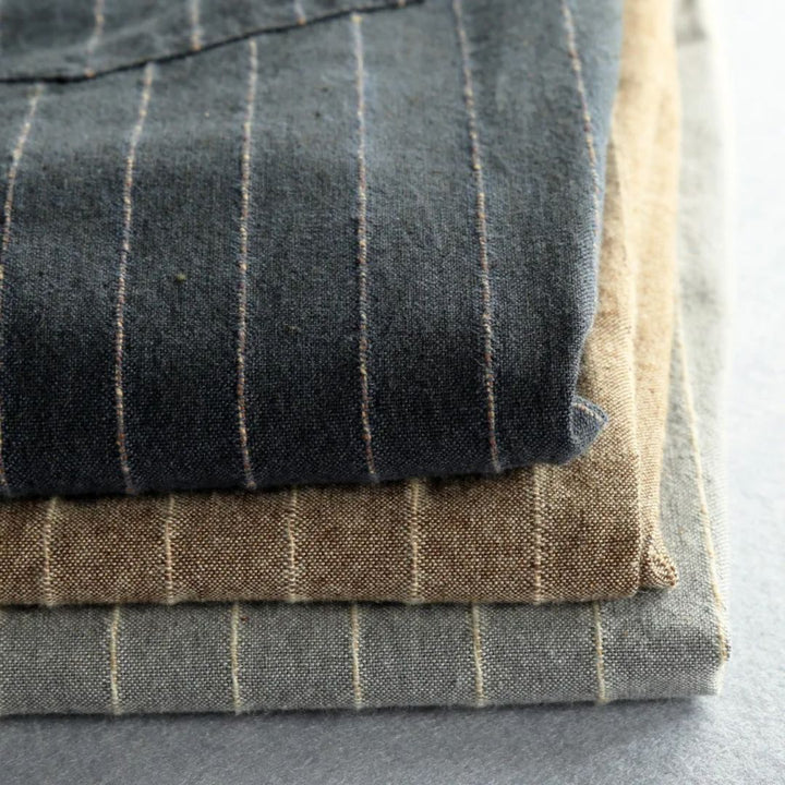 Randiga dambyxor med elastisk midja, bekväma och eleganta, perfekt för vardagens alla tillfällen.