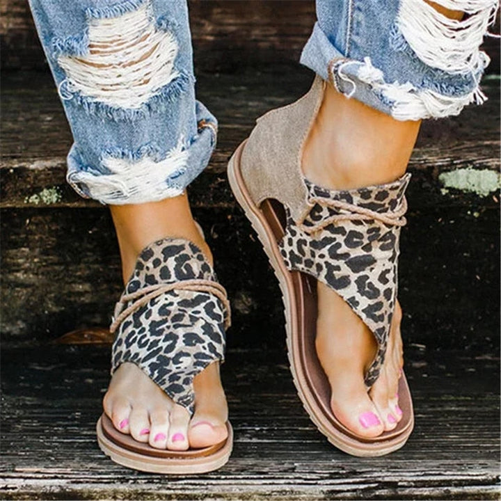 "Retro T-strap sandaler för kvinnor med djurprint, bekväma, gladiatorstil, perfekt för sommar, håller fötter svala."