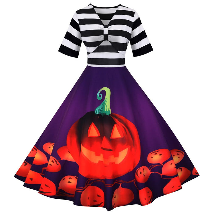 "Retro damklänning med pumpamotiv i mjukt tyg, midi-längd, perfekt för Halloween-fester och höstfiranden."