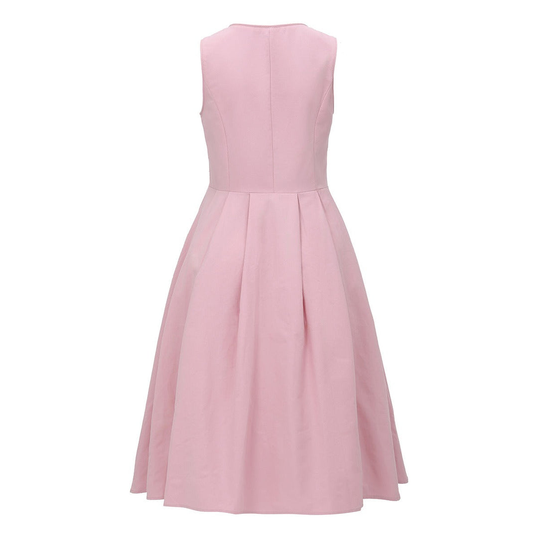 "Rosa vintage Dirndl klänning med klassiska detaljer för festliga tillfällen, perfekt för Oktoberfest och temafester."