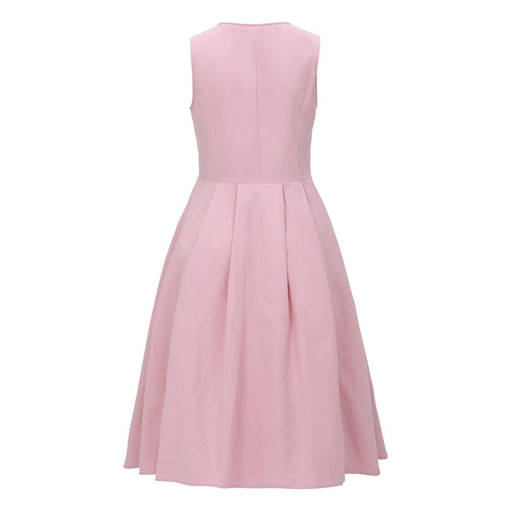 "Rosa vintage Dirndl klänning med klassiska detaljer för festliga tillfällen, perfekt för Oktoberfest och temafester."