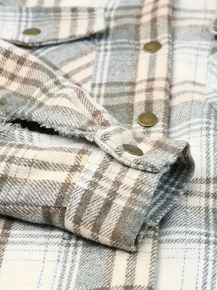 "Rutig damjacka med dragkedja i flerfärgad design för stil och komfort, perfekt för alla tillfällen och väder"