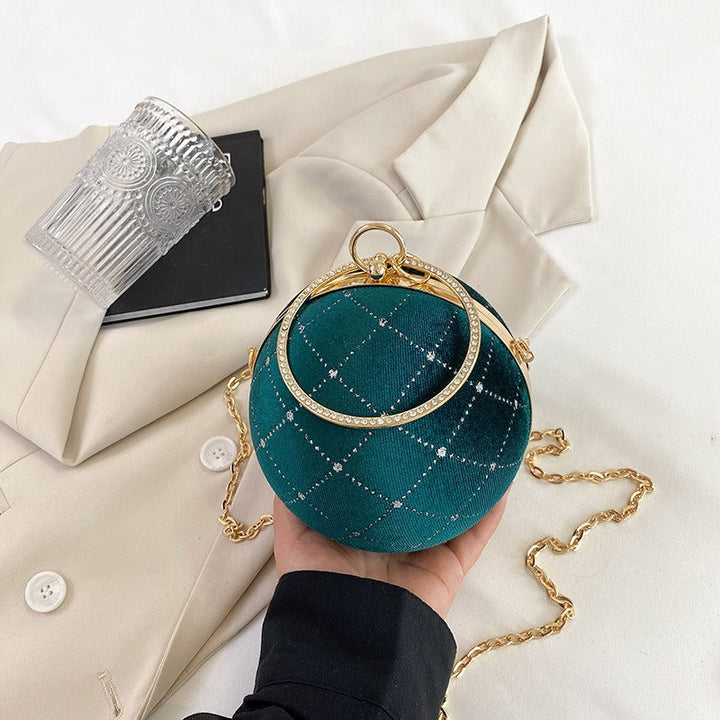"Sammet handväska med astronomisk design, stjärnmönster och justerbar kedja för elegant och unik kvinnlig accessoar."
