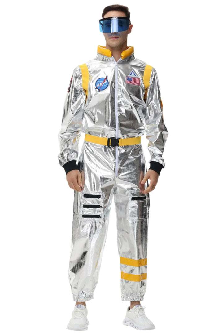Silverfärgad unisex astronautdräkt med rymdtema, glänsande yta och autentiska detaljer som emblem och dragkedjor.