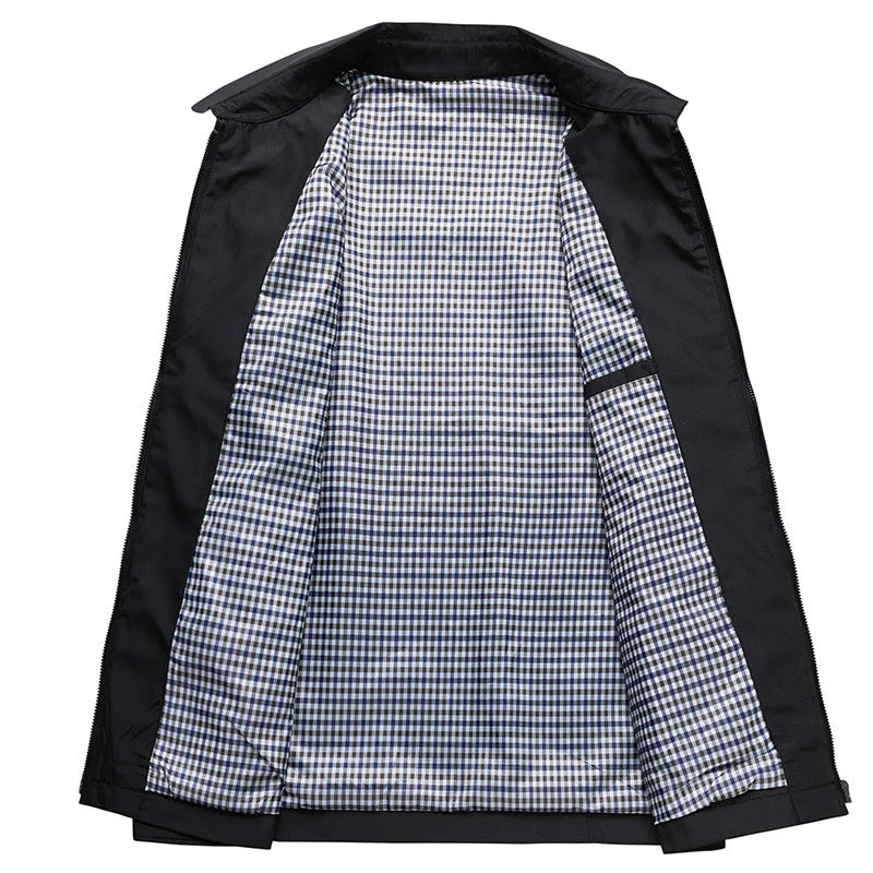 "Sportig herrjacka i bomull/polyester, framifrån, i modern design för alla säsonger. Perfekt för både staden och naturen."