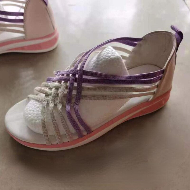 "Sportiga kvinnors sandaler med kilklack, retro stil, beige färg, bekväm passform för sommar, halkfria sulor."