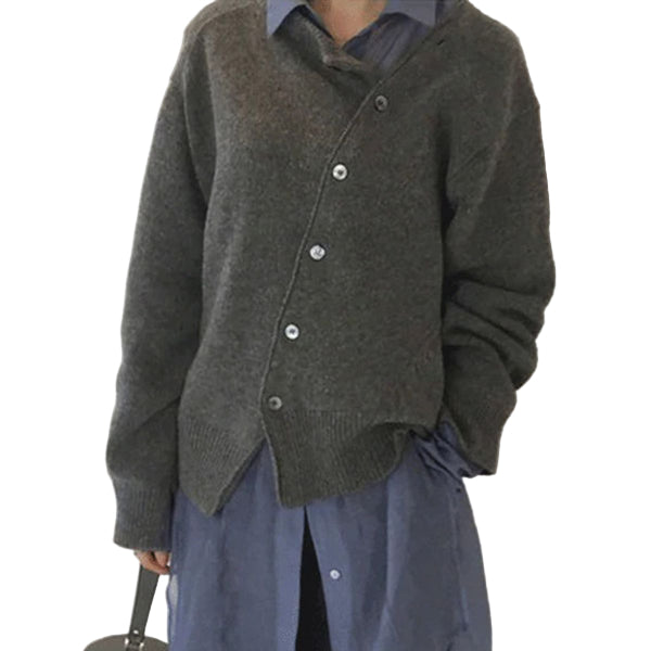 Stickad damtröja i kashmir med rund halsringning i elegant brun, grå och grön, perfekt för kyliga dagar.