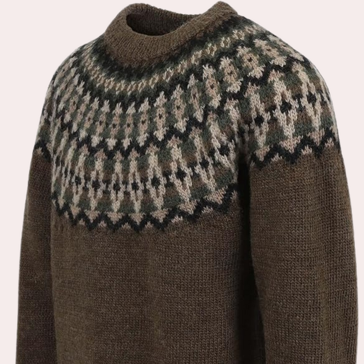 "Stickad damtröja i retro stil, flerfärgat mönster, varm och mysig för höst och vinter."