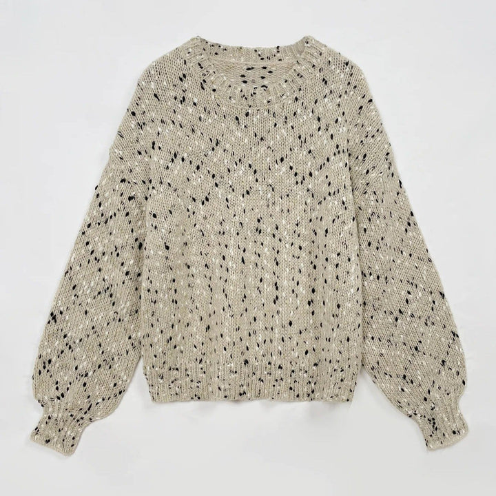 "Stickad damtröja med O-hals, prickar och drop shoulder-design, i akrylmaterial för stil och komfort."