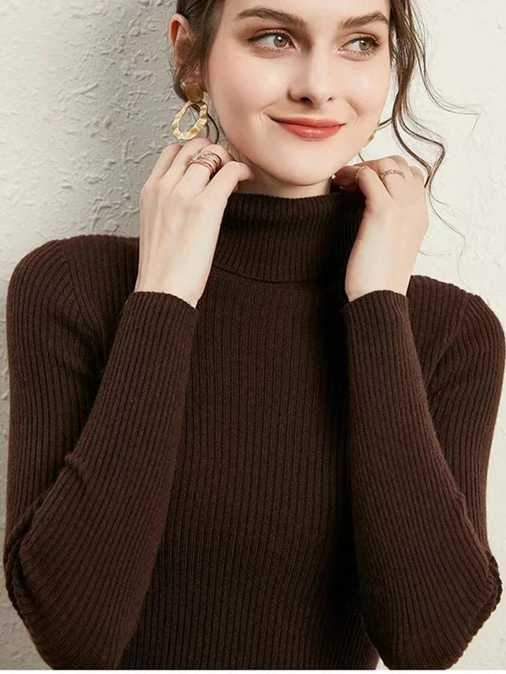 "Stickad damtröja med mönstrad turtleneck, långärmad, idealisk för eleganta och värmande vardags- och formella stilar."