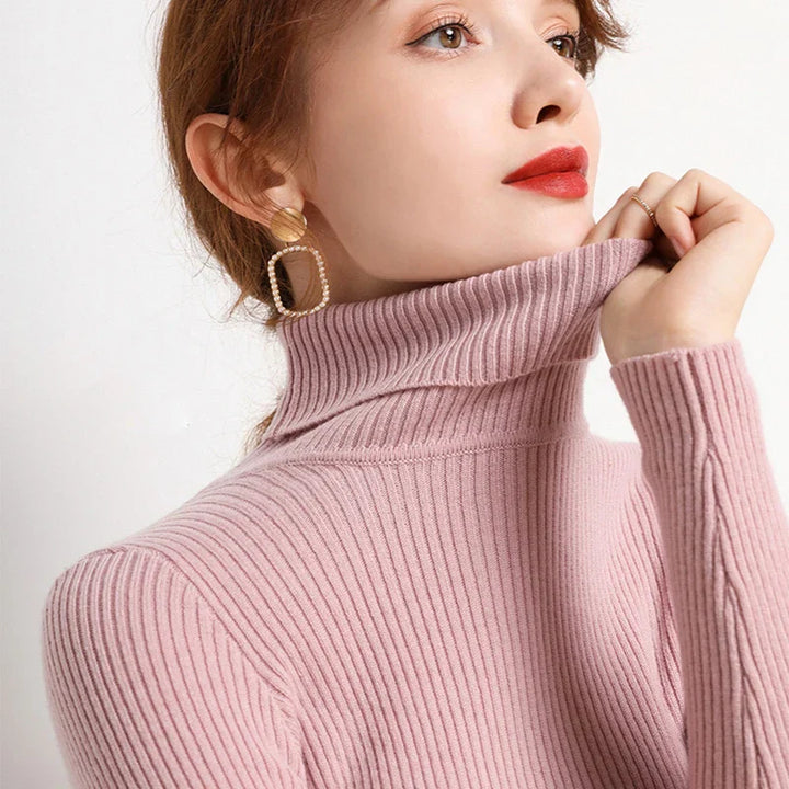"Stickad damturtleneck tröja i mjuk material, perfekt för höst och vinter; elegant design för både vardagliga och formella st