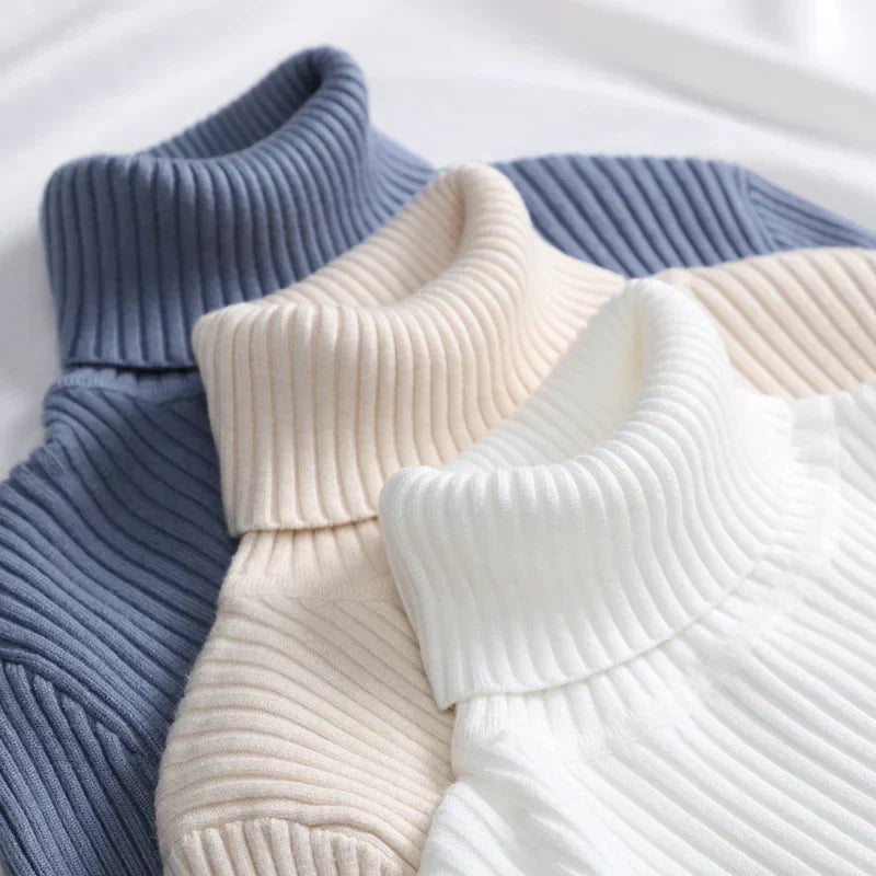 "Stickad damturtleneck tröja i mjuk material, perfekt för höst och vinter; elegant design för både vardagliga och formella st