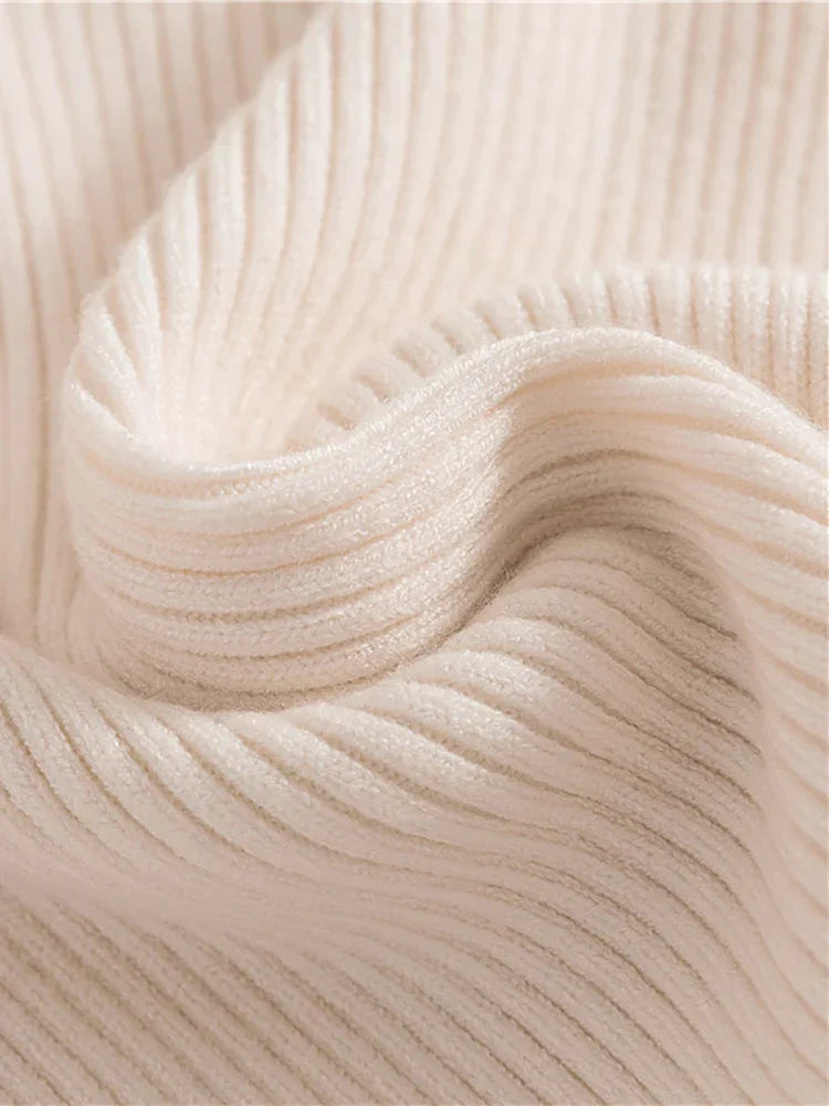"Stickad damturtleneck tröja i mjuk material, perfekt för höst och vinter; elegant design för både vardagliga och formella st