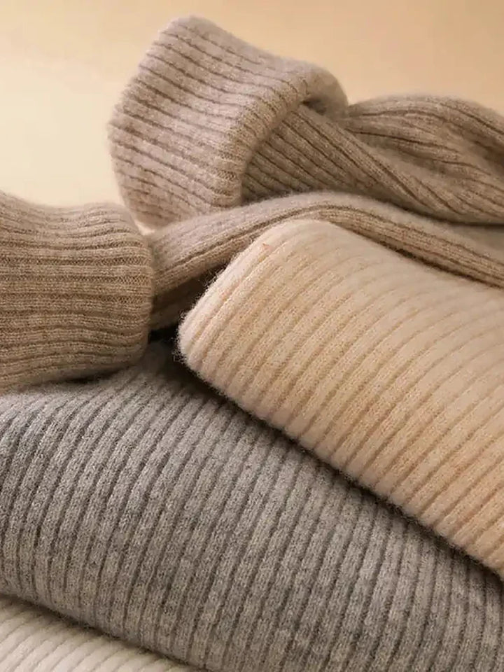 "Stickad damturtleneck tröja i mjuk material, perfekt för höst och vinter; elegant design för både vardagliga och formella st
