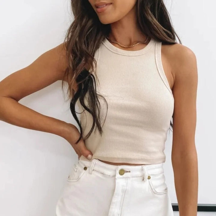 "Stickad grön crop top för kvinnor i bomull, visar elegant design och komfortabel passform för stilfulla tillfällen."