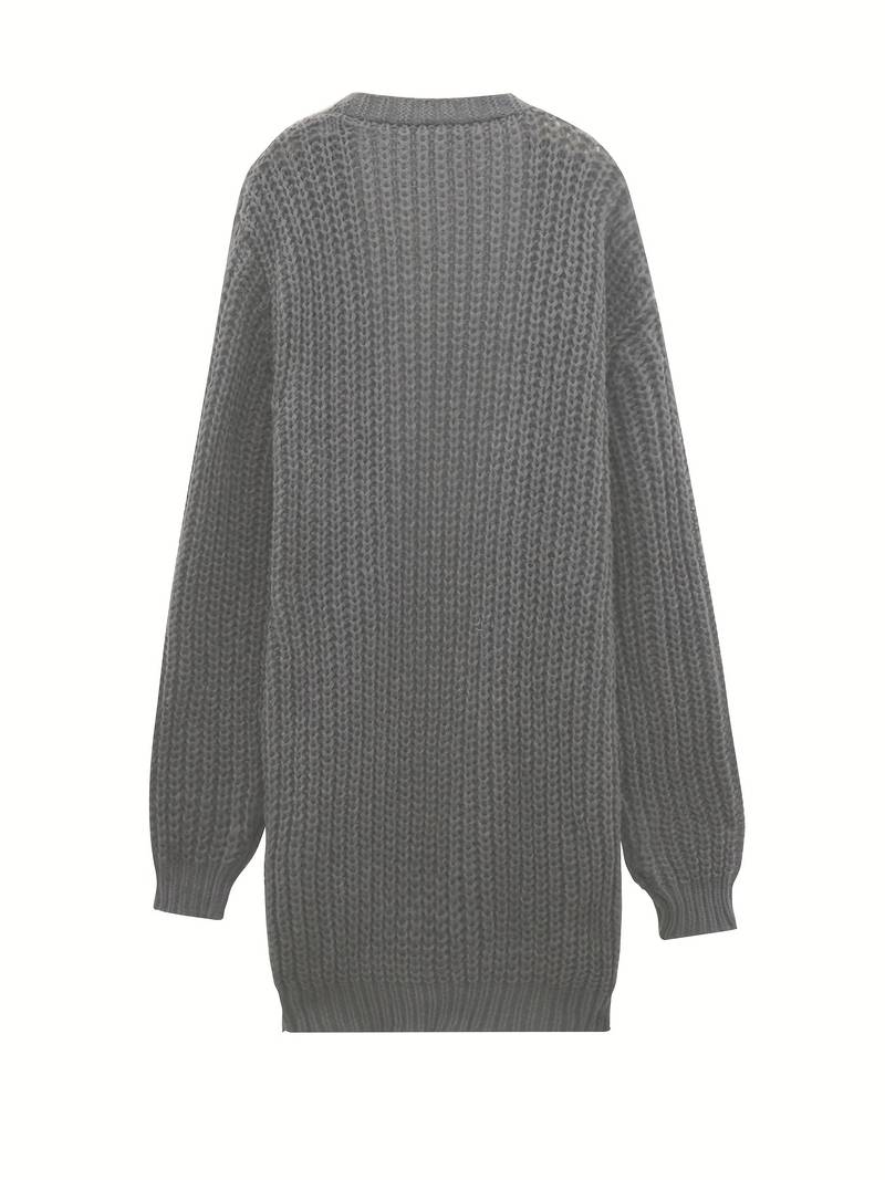 "Stickad herr cardigan i mjukt material med minimalistisk design, visad framifrån med klassiskt knappslut och rund hals."