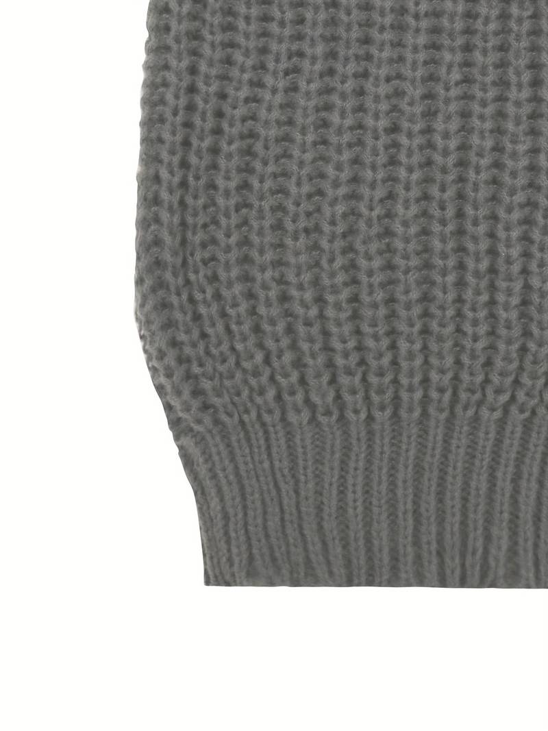 "Stickad herr cardigan i mjukt material med minimalistisk design, visad framifrån med klassiskt knappslut och rund hals."