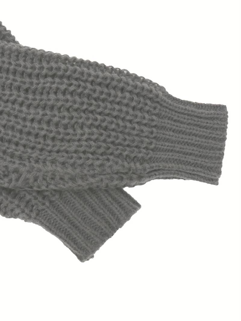 "Stickad herr cardigan i mjukt material med minimalistisk design, visad framifrån med klassiskt knappslut och rund hals."