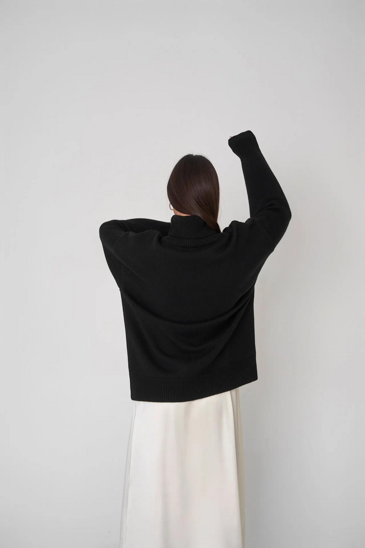 "Stickad hög hals damtröja i polyester, löst sittande passform, långärmad, varm och elegant design, idealisk för kyliga dagar