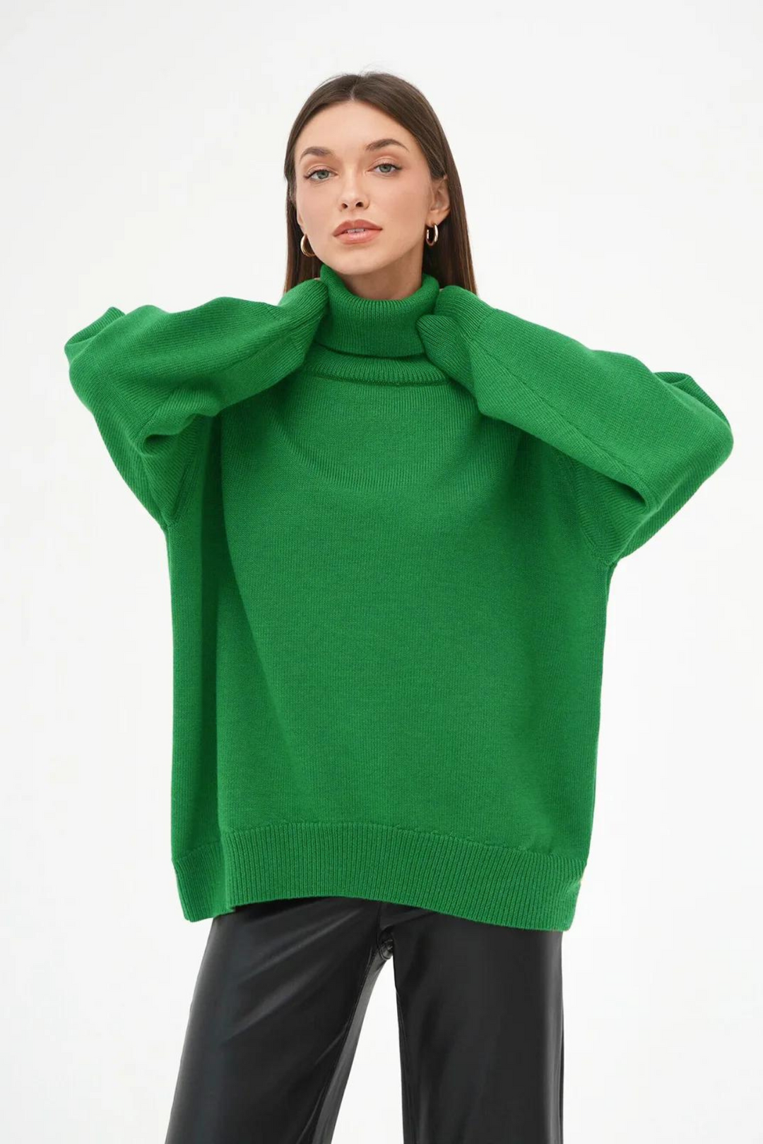 "Stickad hög hals damtröja i polyester, löst sittande passform, långärmad, varm och elegant design, idealisk för kyliga dagar