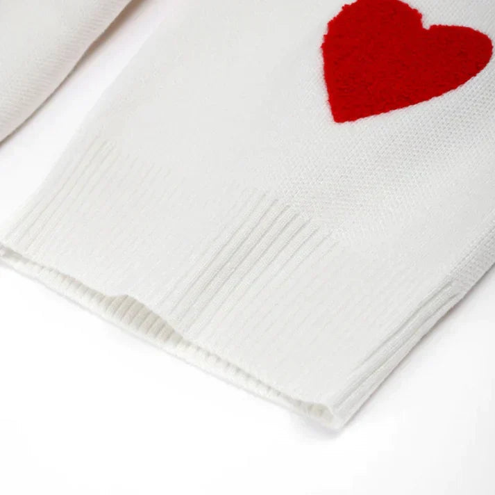 "Stickad mjuk damtröja med ribbade detaljer, i neutral färg för både vardag och fest. Perfekt för alla säsonger."