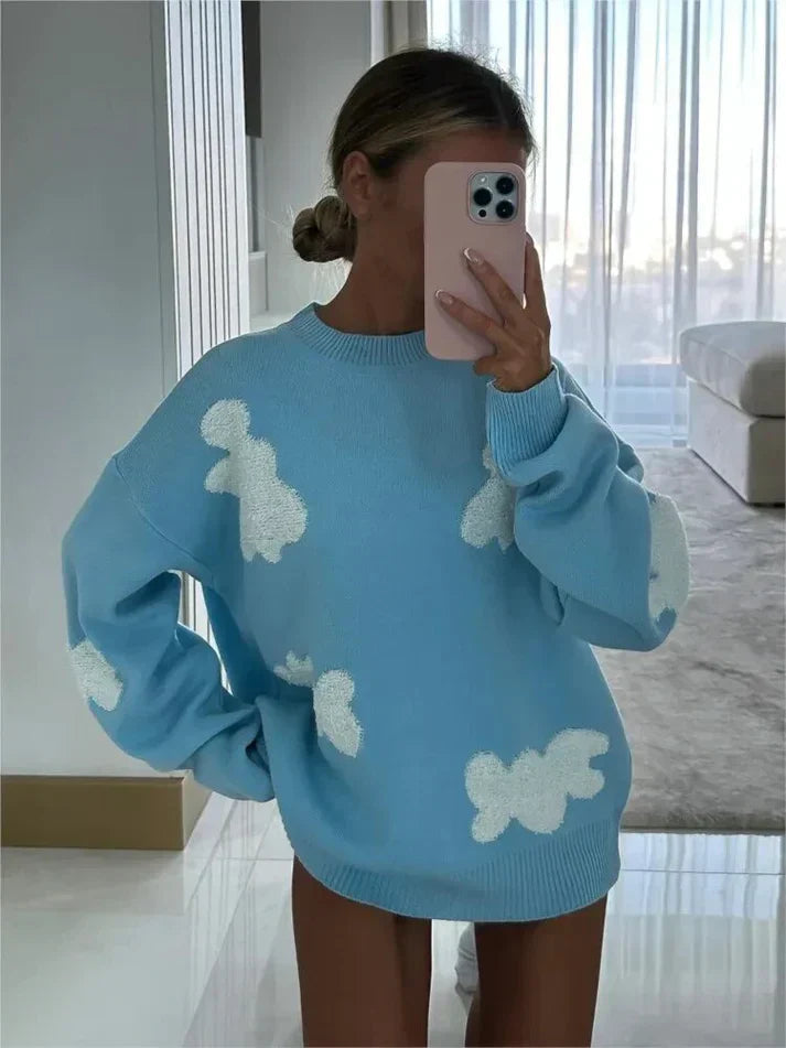 "Stickad mjuk damtröja med ribbade detaljer, i neutral färg för både vardag och fest. Perfekt för alla säsonger."