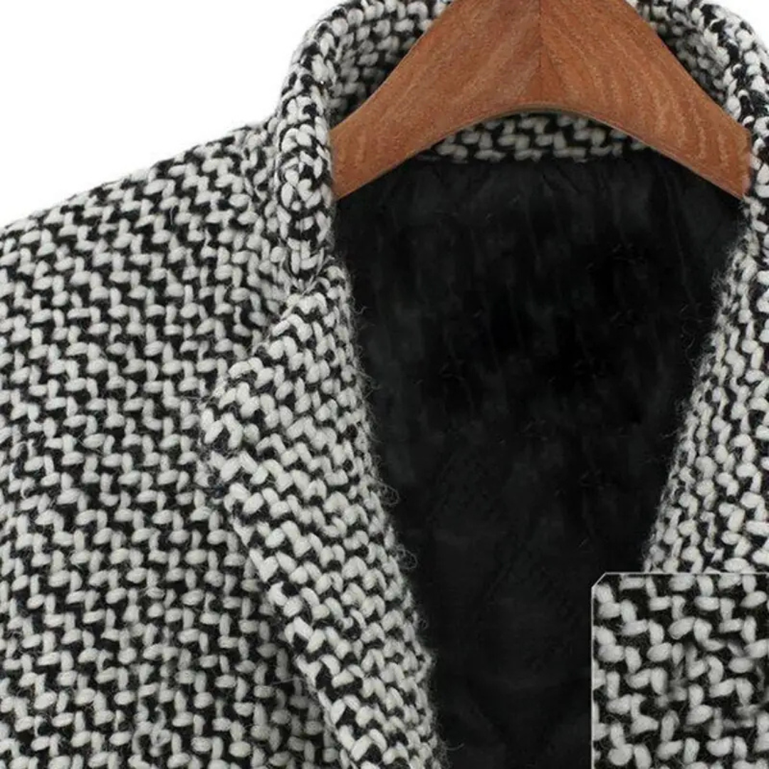 "Stilig damkappa med houndstooth-mönster, ullblandning; elegant, tidlös design och varm innerfoder för vinterbruk."