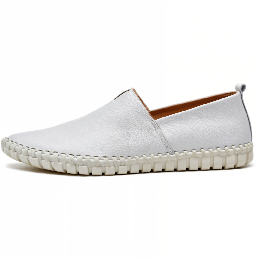 "Stiliga herrloafers i svart PU-läder med fyrkantig tå, bekväm slip-on-design och halkfri sula för optimal komfort."