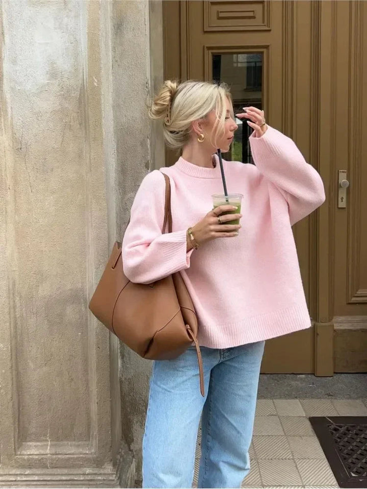 "Stilren dam pullover, ribbstickad med sidslitsar, smickrande silhuett. Perfekt för vardag och fest."