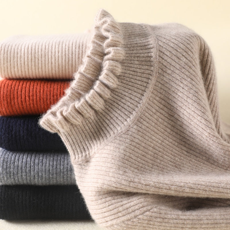 "Stilren dam turtleneck tröja i mjukt tyg med hög krage, idealisk för kyliga dagar och eleganta tillfällen."