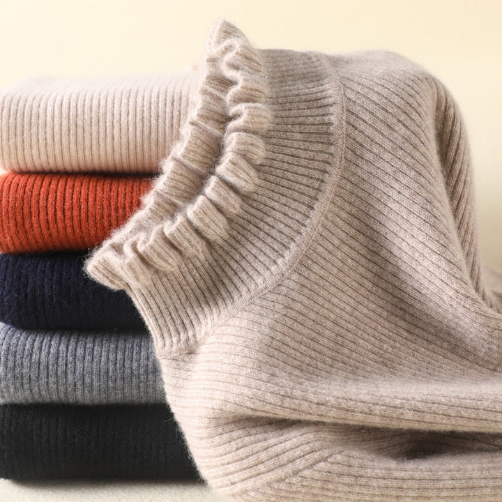 "Stilren dam turtleneck tröja i mjukt tyg med hög krage, idealisk för kyliga dagar och eleganta tillfällen."