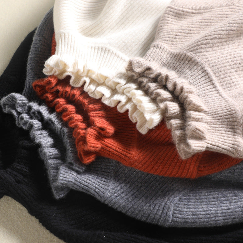 "Stilren dam turtleneck tröja i mjukt tyg med hög krage, idealisk för kyliga dagar och eleganta tillfällen."
