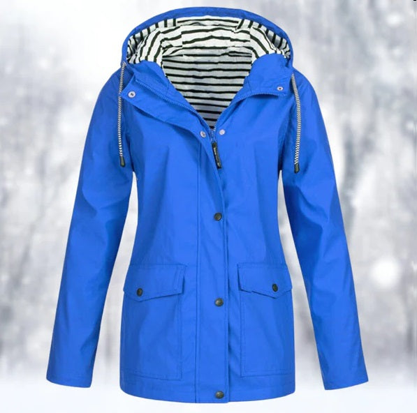 Stilren damjacka i vattentätt material, elegant design, perfekt för alla väder och kombinationer med olika outfits.